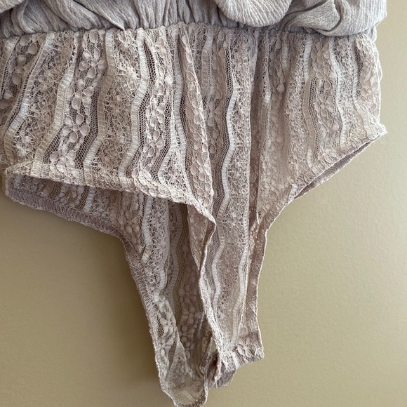 Nwt Beige Lace Bottom Bodysuit - Small - Picture 3 of 10